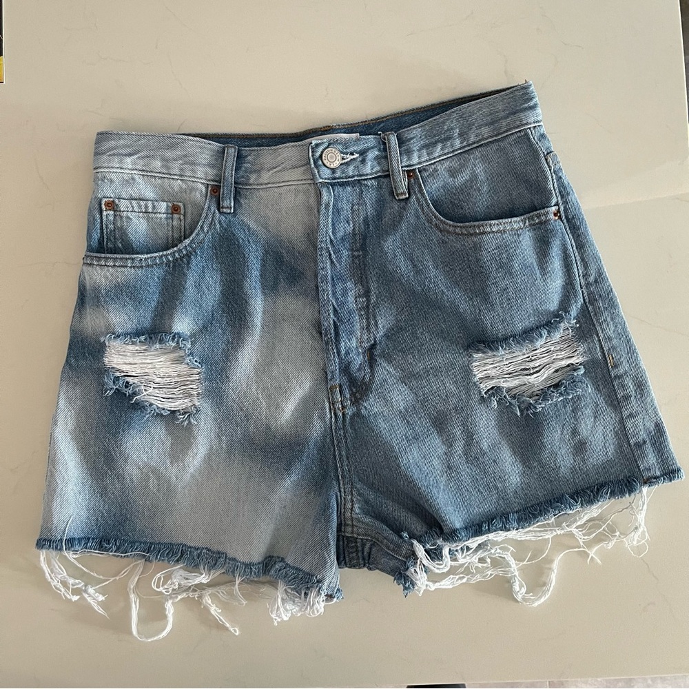 PacSun medium/light  Ultra High Rise Vintage Distressed Denim Shorts Size 28